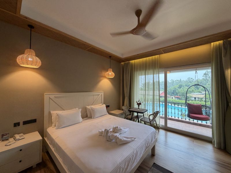Super Deluxe Pool Side Double Bed