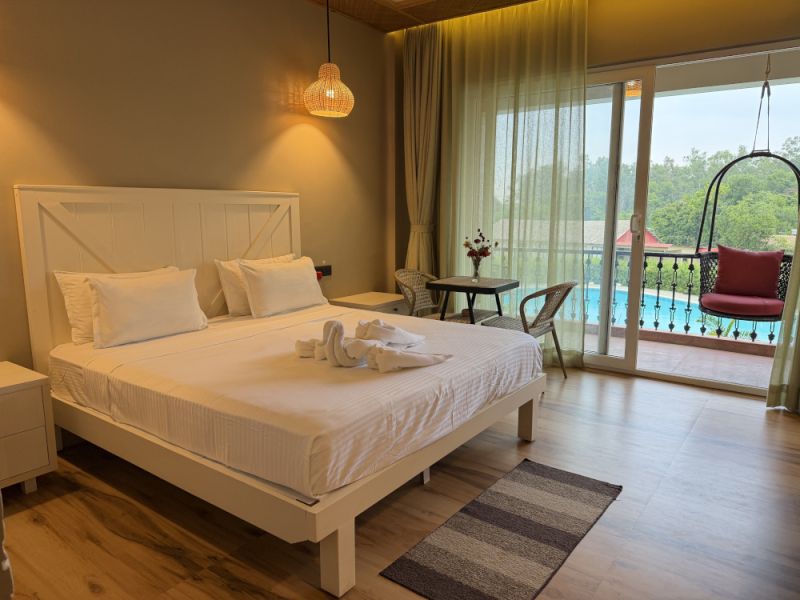 Super Deluxe Pool Side Double Bed