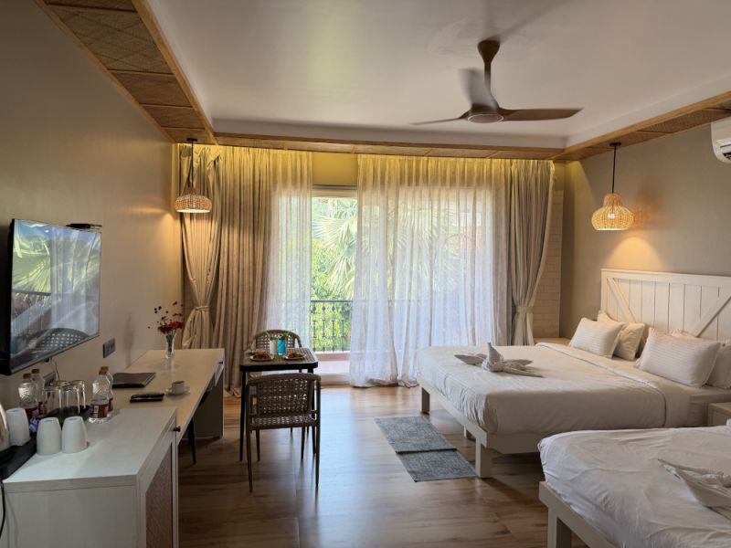 Super Deluxe Pool Side Four Bed