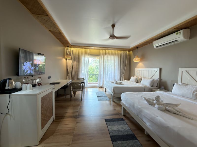 Super Deluxe Pool Side Four Bed