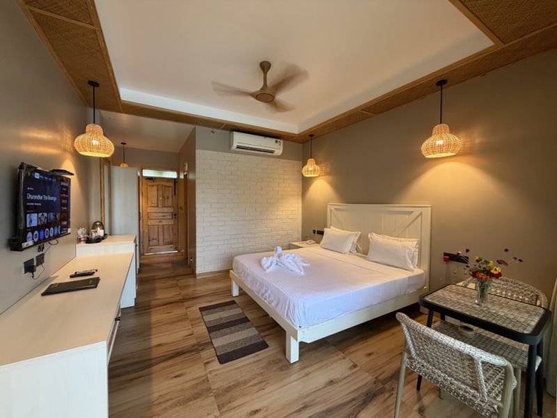 Super Deluxe Pool Side Double Bed