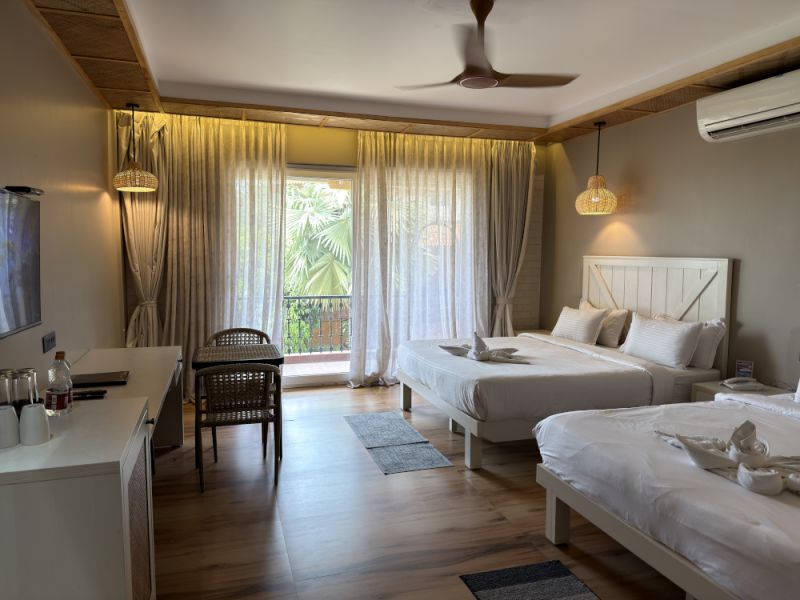 Super Deluxe Pool Side Four Bed