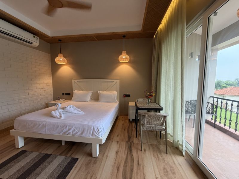 Super Deluxe Pool Side Double Bed